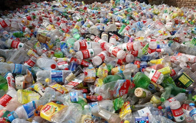 Vì sao phế liệu nhựa tồn đọng như núi ở các cảng? - Kinh doanh